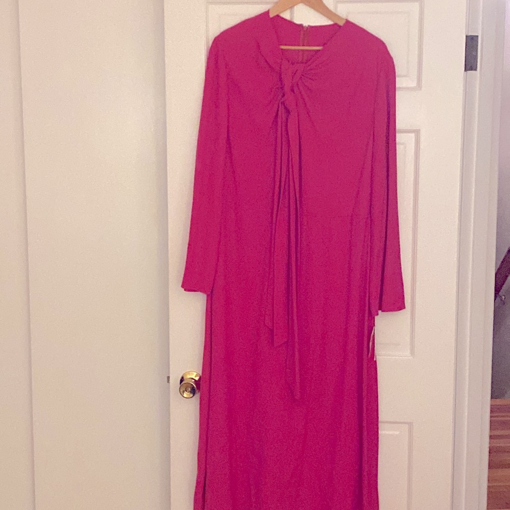 VALENTINO CADY DRESS
Hot Pink
Size IT 48 - US12.  Runs large like a size US 14